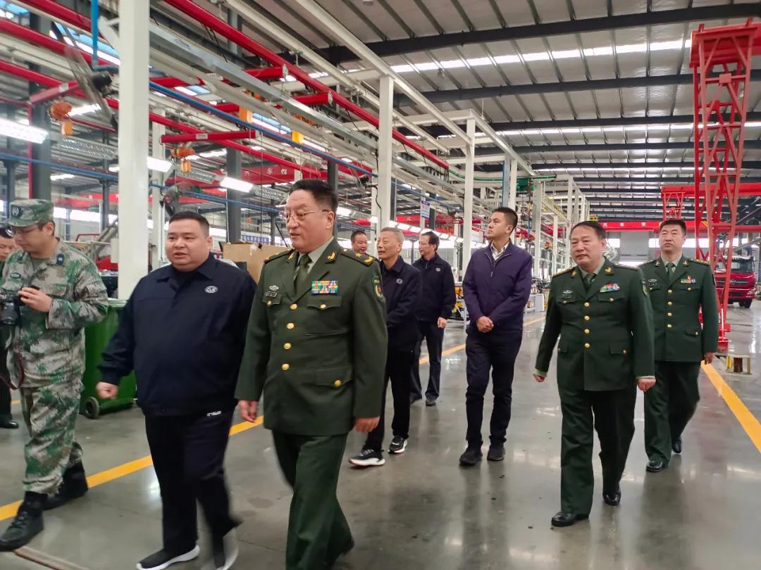 省委常委、省軍區(qū)政委視察我公司應(yīng)急產(chǎn)業(yè)發(fā)展?fàn)顩r